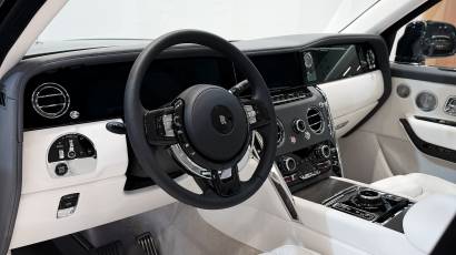 Rolls Royce Silver Badge - Thahab Motors Luxury Car Dealership Dubai