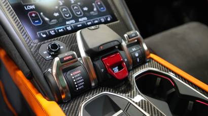 Lamborghini Urus - Thahab Motors Luxury Car Dealership DubaiRolls Royce Cullinan - Thahab Motors Luxury Car Dealership Dubai