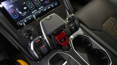 Lamborghini Urus - Thahab Motors Luxury Car Dealership DubaiRolls Royce Cullinan - Thahab Motors Luxury Car Dealership Dubai