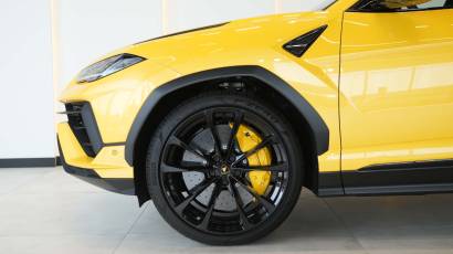 Lamborghini Urus - Thahab Motors Luxury Car Dealership DubaiRolls Royce Cullinan - Thahab Motors Luxury Car Dealership Dubai