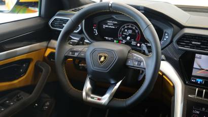Lamborghini Urus - Thahab Motors Luxury Car Dealership DubaiRolls Royce Cullinan - Thahab Motors Luxury Car Dealership Dubai