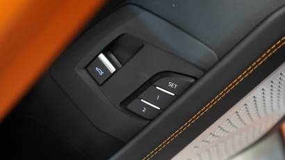 Lamborghini Urus - Thahab Motors Luxury Car Dealership DubaiRolls Royce Cullinan - Thahab Motors Luxury Car Dealership Dubai