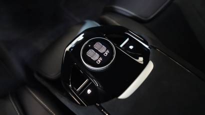 Ferrari Purosangue - Thahab Motors Luxury Car Dealership DubaiRolls Royce Cullinan - Thahab Motors Luxury Car Dealership Dubai