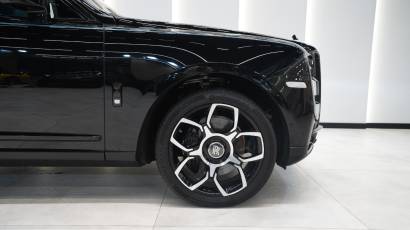 Rolls-Royce Cullinan Black Badge - 2023 - Thahab Motors Luxury Car Dealership Dubai