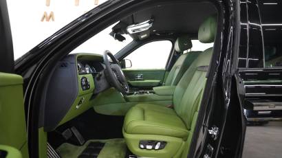 Rolls-Royce Cullinan Black Badge - 2023 - Thahab Motors Luxury Car Dealership Dubai