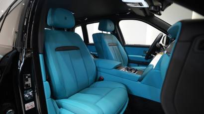 Rolls-Royce Cullinan Black Badge - 2023 - Thahab Motors Luxury Car Dealership Dubai