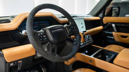 Land Rover Defender 90 - V8 Edition P525 - Thahab Motors Luxury Car Dealership Dubai