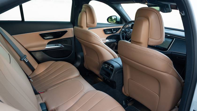 Mercedes-Benz E-Class E 200- 2023 - Thahab Motors Luxury Car Dealership Dubai (10)