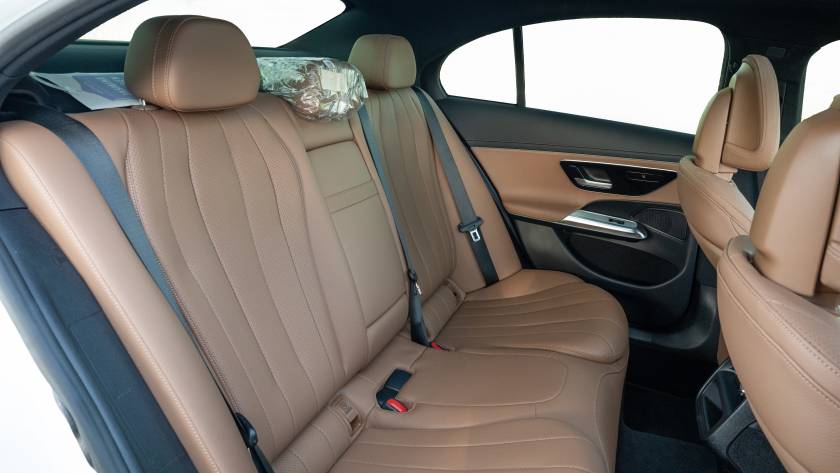 Mercedes-Benz E-Class E 200- 2023 - Thahab Motors Luxury Car Dealership Dubai (11)