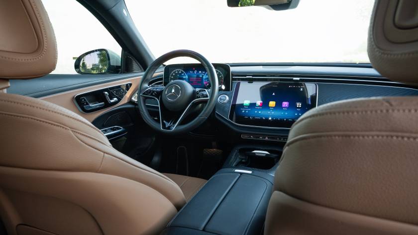 Mercedes-Benz E-Class E 200- 2023 - Thahab Motors Luxury Car Dealership Dubai (14)