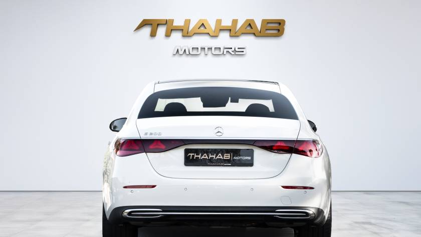 Mercedes-Benz E-Class E 200- 2023 - Thahab Motors Luxury Car Dealership Dubai (4)