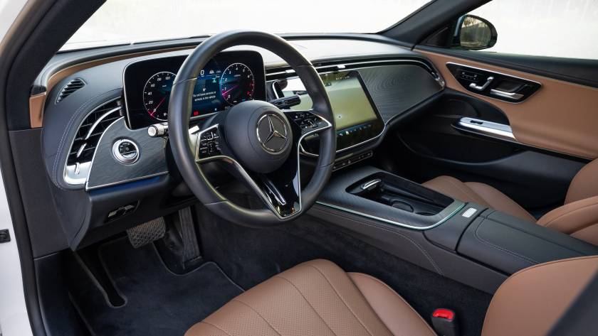 Mercedes-Benz E-Class E 200- 2023 - Thahab Motors Luxury Car Dealership Dubai (6)