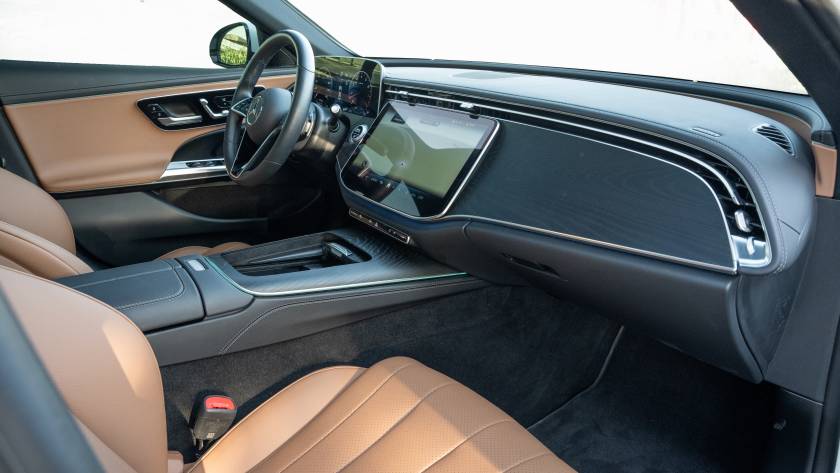 Mercedes-Benz E-Class E 200- 2023 - Thahab Motors Luxury Car Dealership Dubai (8)